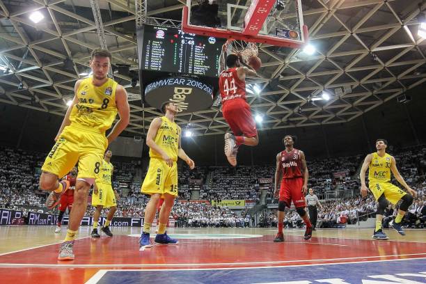 中显得有些 中显得有些